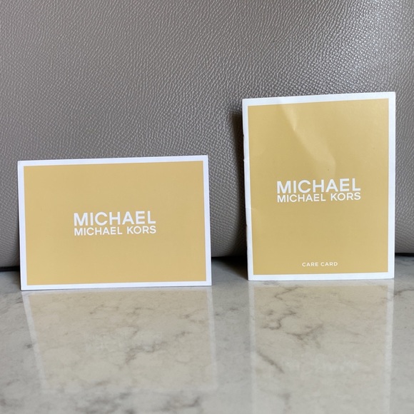 •Michael Kors• Large Voyager Tote Purse - Picture 16 of 16